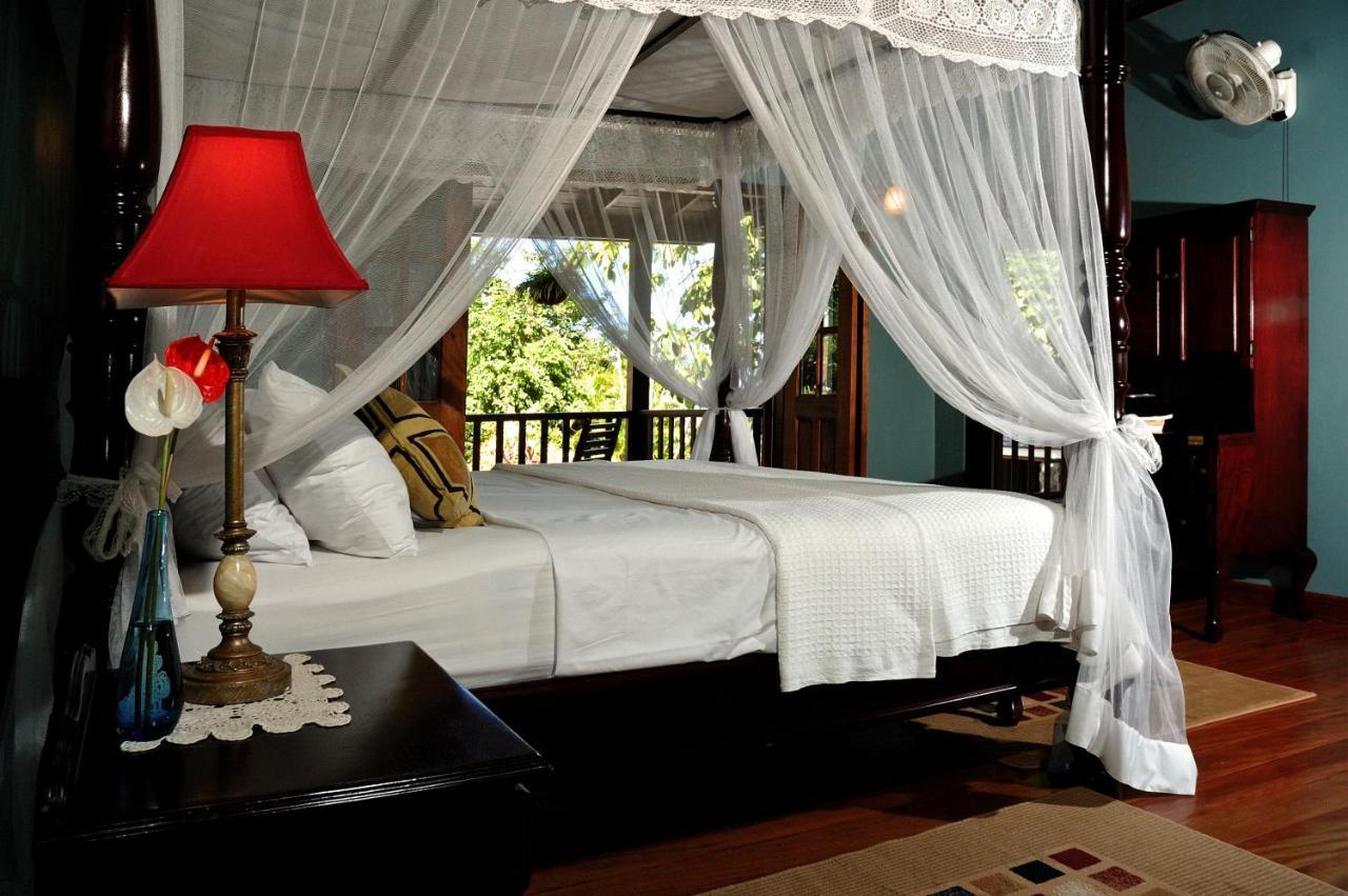 Spring Hotel Bequia Port Elizabeth Exterior photo